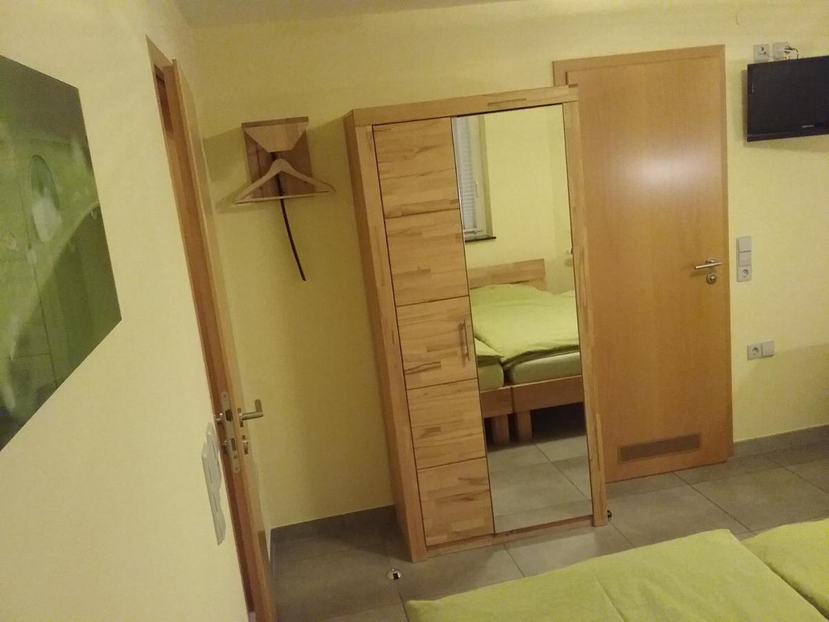 Pension Wauri , Gästezimmer Waldenbuch Exterior foto