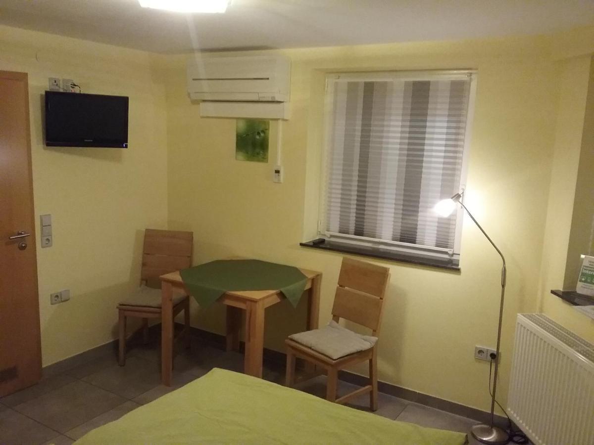 Pension Wauri , Gästezimmer Waldenbuch Exterior foto